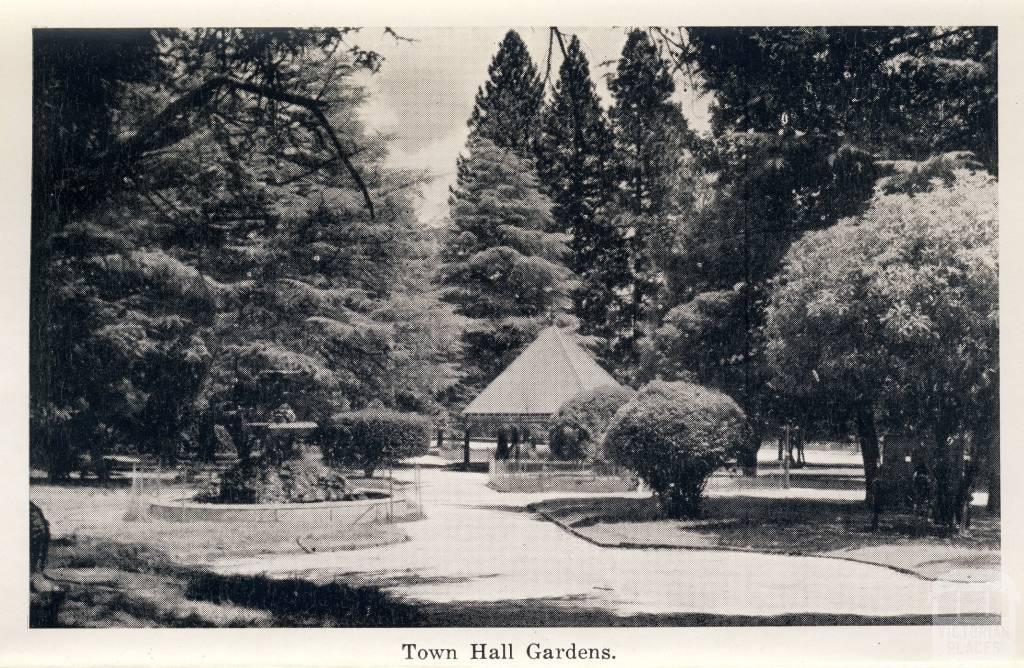 This image has an empty alt attribute; its file name is Town-Hall-Gardens-1.jpg